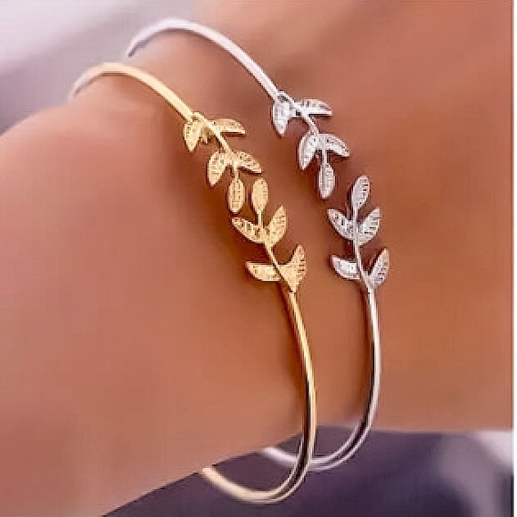 💜10/$25💜NEW Silver Floral Cuff Bracelet - Picture 5 of 10